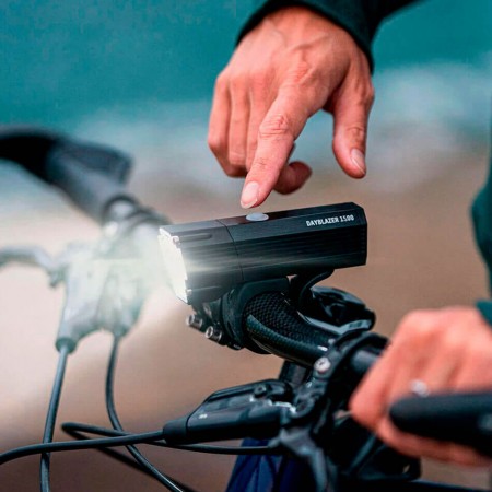 Eclairage avant BLACKBURN Day Blazer 1500 