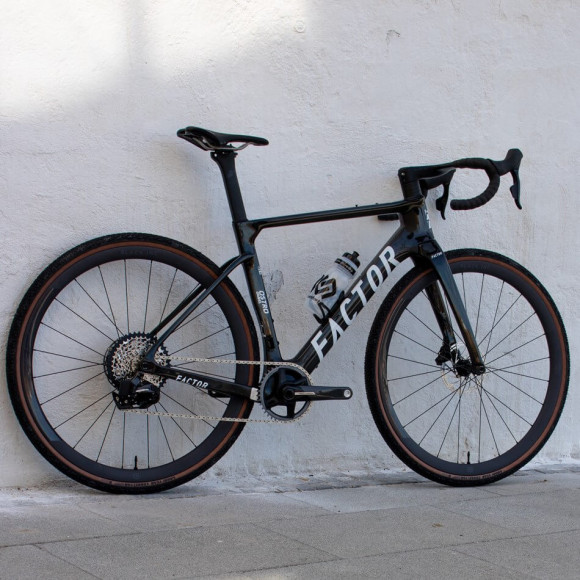 Bicicleta de cascalho FACTOR Ostro FORCE AXS 1X PRETO 54