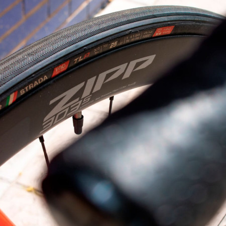 AURUM Essentia Bicycle Shimano Ultegra Di2 Integrated Handlebar RED 