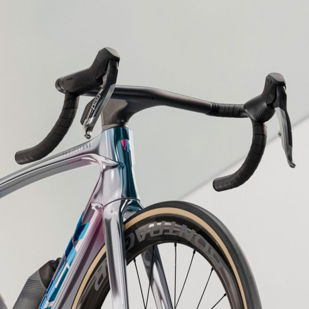 Bicicleta TREK Madone SLR 9 AXS Gen 8 Interestelar 2025 PRATA M.L.