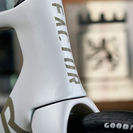 Bicicleta FACTOR Ostro VAM 2.0 Ultegra DI2 Prisma BLANCO 54