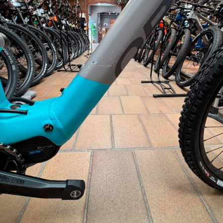 Bicicletta elettrica ORBEA Rise H30 con difetto visivo GRIS XL