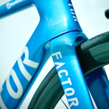 Bicicleta FACTOR Monza Ultegra Black Inc Carbon AZUL 54
