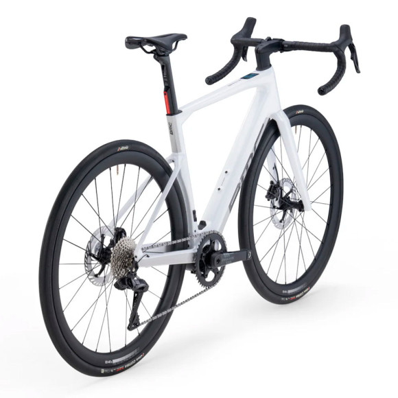 Bicicletta elettrica BMC Roadmachine O1 AMP ONE 2026 BIANCO 47