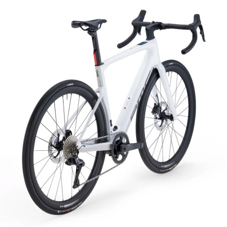 Bicicleta elétrica BMC Roadmachine O1 AMP ONE 2026 BRANCO 47