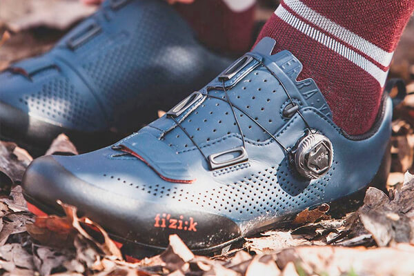 Zapatillas Fizik: un calzado innovador y bonito para el ciclista -
